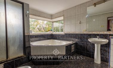 Casa con gran terreno en calle cerrada entre Quilin y Macul