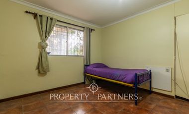 Casa con gran terreno en calle cerrada entre Quilin y Macul