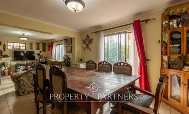 Casa con gran terreno en calle cerrada entre Quilin y Macul