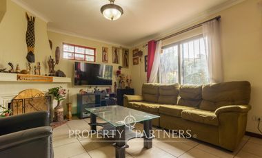 Casa con gran terreno en calle cerrada entre Quilin y Macul