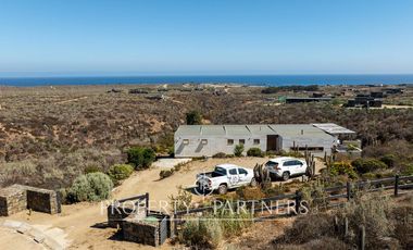 Casa de Ensueño con Vista Despejada al Mar en Exclusivo Condominio Agua Dulce, Huentelauquén