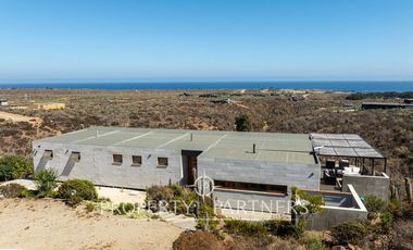 Casa de Ensueño con Vista Despejada al Mar en Exclusivo Condominio Agua Dulce, Huentelauquén