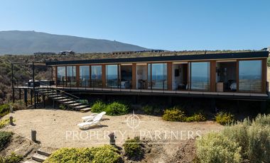 Casa de Ensueño con Vista Despejada al Mar en Exclusivo Condominio Agua Dulce, Huentelauquén