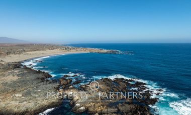 Casa de Ensueño con Vista Despejada al Mar en Exclusivo Condominio Agua Dulce, Huentelauquén