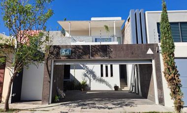 Residencia en Renta en Esmeralda Norte