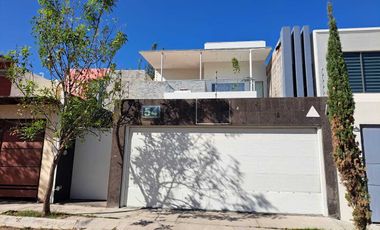 Residencia en Renta en Esmeralda Norte