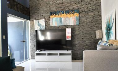 Residencia en Renta en Esmeralda Norte