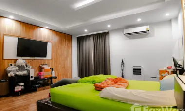 4 Bedroom House for sale at World Club Land