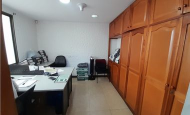 SE     VENDE    CASA EN MARAYA