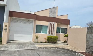 Casa en venta  de 1 piso en lomas residencial