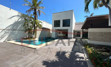 Residencia de  1,030 m2 ,  5 Recamaras  + 1 Estudio