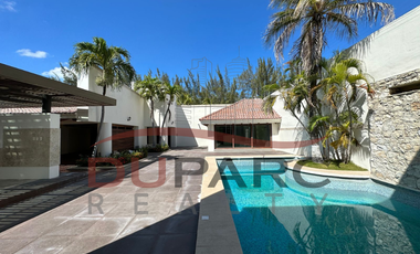 Residencia de  1,030 m2 ,  5 Recamaras  + 1 Estudio