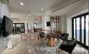 Residencia de  1,030 m2 ,  5 Recamaras  + 1 Estudio