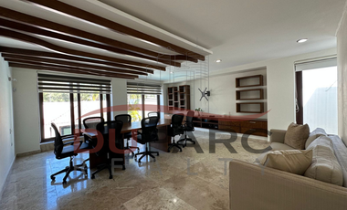 Residencia de  1,030 m2 ,  5 Recamaras  + 1 Estudio