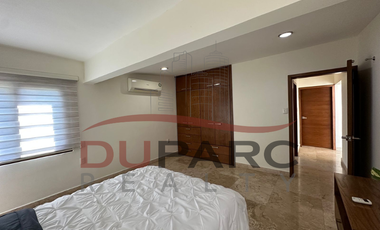 Residencia de  1,030 m2 ,  5 Recamaras  + 1 Estudio