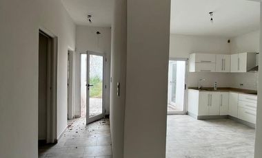 Casa moderna a estrenar - 3 habitaciones - Parque libre