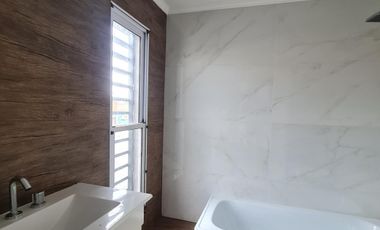 Casa moderna a estrenar - 3 habitaciones - Parque libre