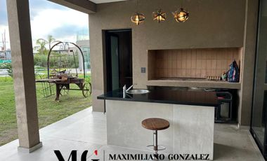 Casa en venta, 10 ambientes. Terralagos, Canning.