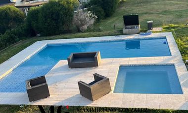 Casa en venta, 10 ambientes. Terralagos, Canning.