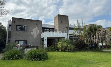Casa 6 ambientes a la laguna en Venta, El Lauquen Canning