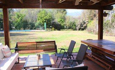 PRECIOSA CASA EN VENTA 5 DORM PIEDRA ROJA CHICUREO COLINA