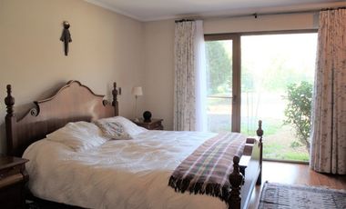PRECIOSA CASA EN VENTA 5 DORM PIEDRA ROJA CHICUREO COLINA