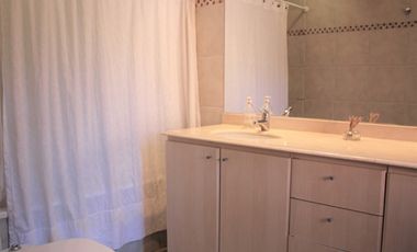 PRECIOSA CASA EN VENTA 5 DORM PIEDRA ROJA CHICUREO COLINA