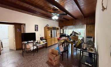 PH tres ambientes a reciclar a la venta en Villa Dominico
