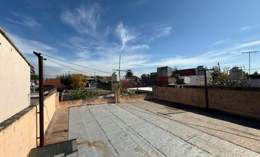 PH tres ambientes a reciclar a la venta en Villa Dominico