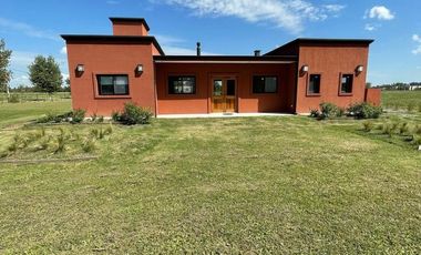 Casa en venta - 3 Dormitorios 3 Baños - San Miguel del Monte