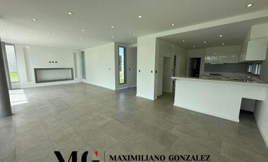 Casa en venta, 5 ambientes. Terralagos, Canning