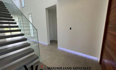 Casa en venta, 5 ambientes. Terralagos, Canning