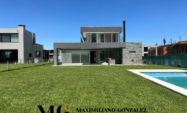 Casa en venta, 5 ambientes. Terralagos, Canning