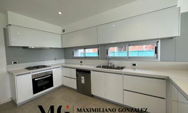 Casa en venta, 5 ambientes. Terralagos, Canning