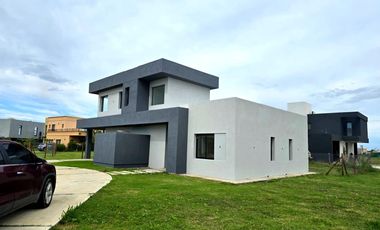 Casa en Venta en San Sebastian Área 11 - 4 Ambientes