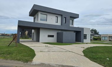Casa en Venta en San Sebastian Área 11 - 4 Ambientes