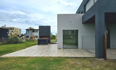 Casa en Venta en San Sebastian Área 11 - 4 Ambientes