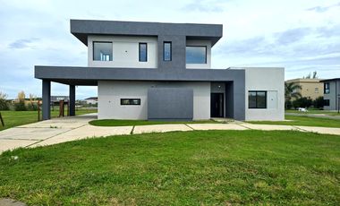 Casa en Venta en San Sebastian Área 11 - 4 Ambientes