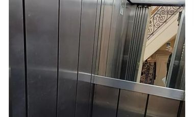 Venta departamento cinco ambientes en Microcentro