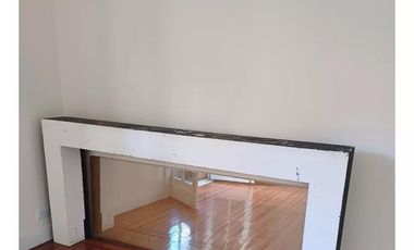Venta departamento cinco ambientes en Microcentro