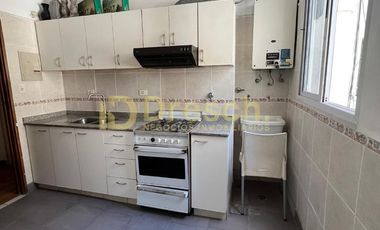 Tres ambientes con amplio balcón en Recoleta