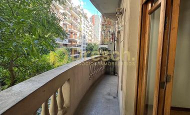 Tres ambientes con amplio balcón en Recoleta