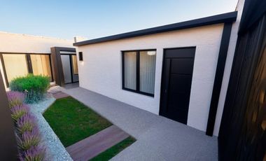 VENDE CASA EN PH, EN LOS CEREZOS I