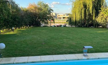 Casa Venta 3 dormitorios 3 baños - Barrio Santo Domingo, Presidente Peron