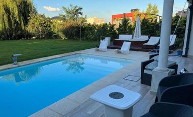 Casa Venta 3 dormitorios 3 baños - Barrio Santo Domingo, Presidente Peron