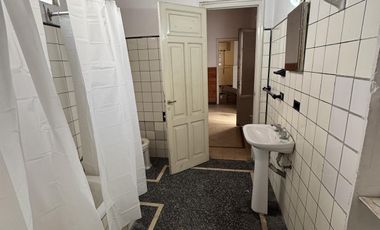 Casa para destino comercial en avellaneda al 600