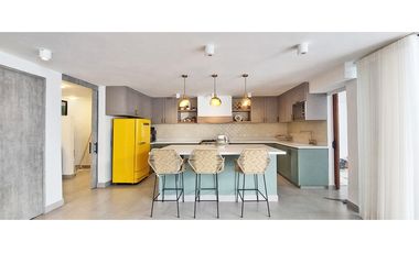 Vendo moderna casa remodelada unidad cerrada muy cerca a El Tesoro