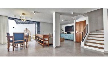 Vendo moderna casa remodelada unidad cerrada muy cerca a El Tesoro