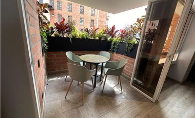 HERMOSO APARTAMENTO REMODELADO CERCA A LA AV DEL POBLADO Y PROVENZA