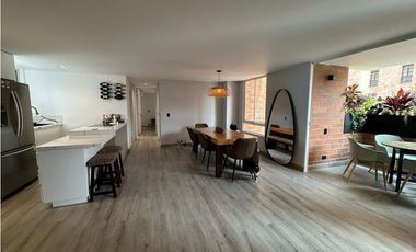 HERMOSO APARTAMENTO REMODELADO CERCA A LA AV DEL POBLADO Y PROVENZA